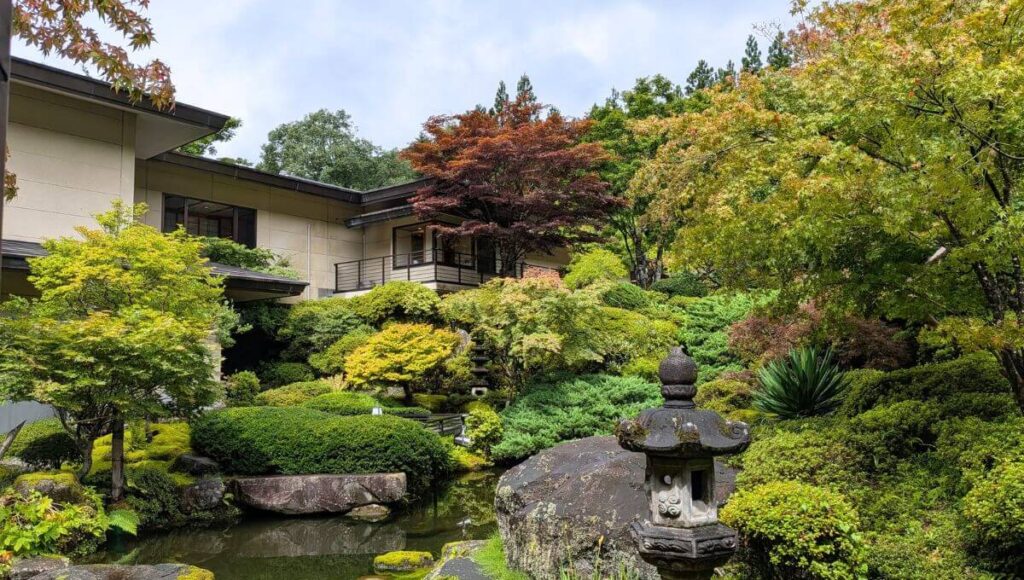 ほてるとく川の日本庭園